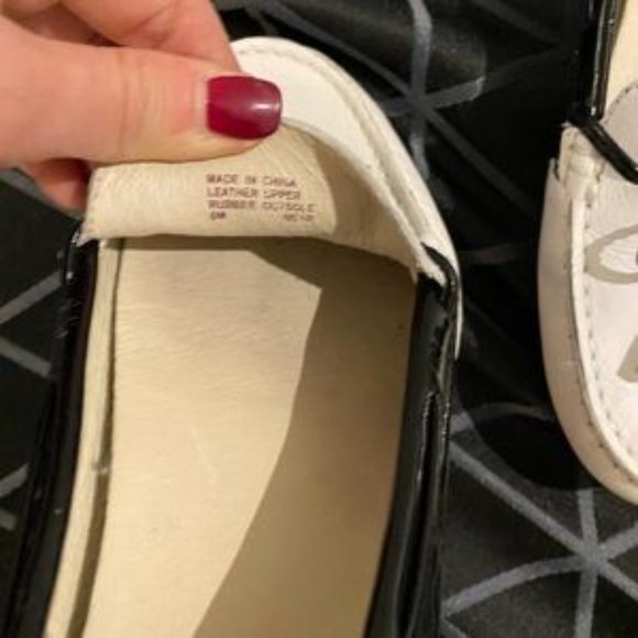 Michael KORS  black / white leather  moccasin - Picture 7 of 13